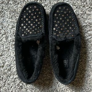 New Black moccasin Ansley stud UGG slippers size 7 women